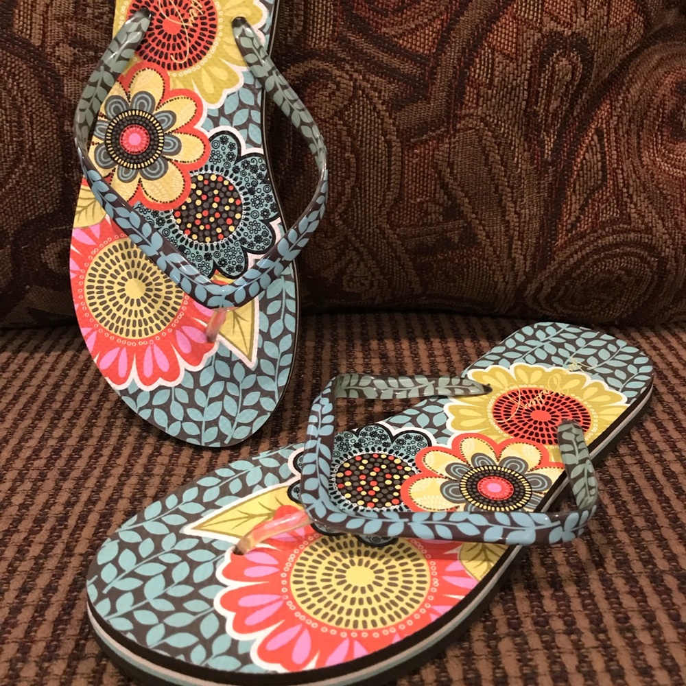 Vera Bradley flip flops sz 9-10